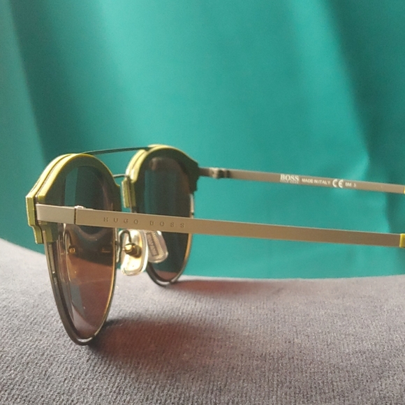 Hugo Boss Unisex Sunglasses - Picture 3 of 5